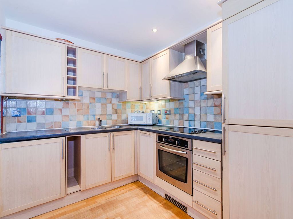 2 bed flat for sale in Station Road, Harrow HA1, £360,000