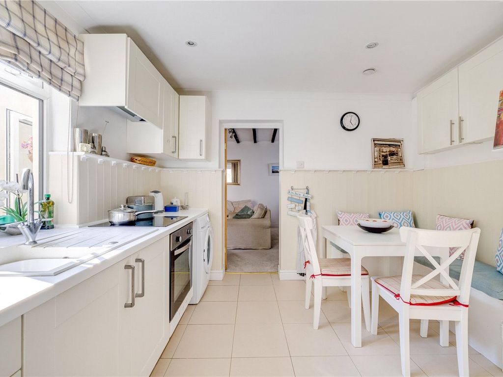 2 bed flat for sale in Dymock Street, London SW6, £599,950