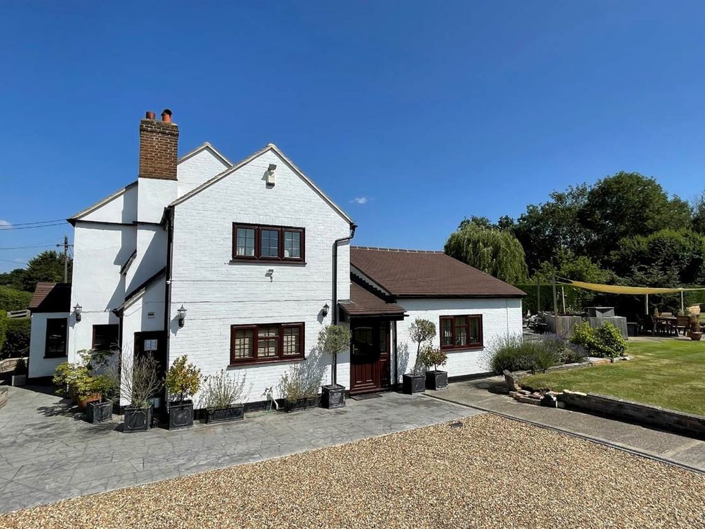 4 bed detached house for sale in Payley Street, Paley Street Village SL6, £1,000,000