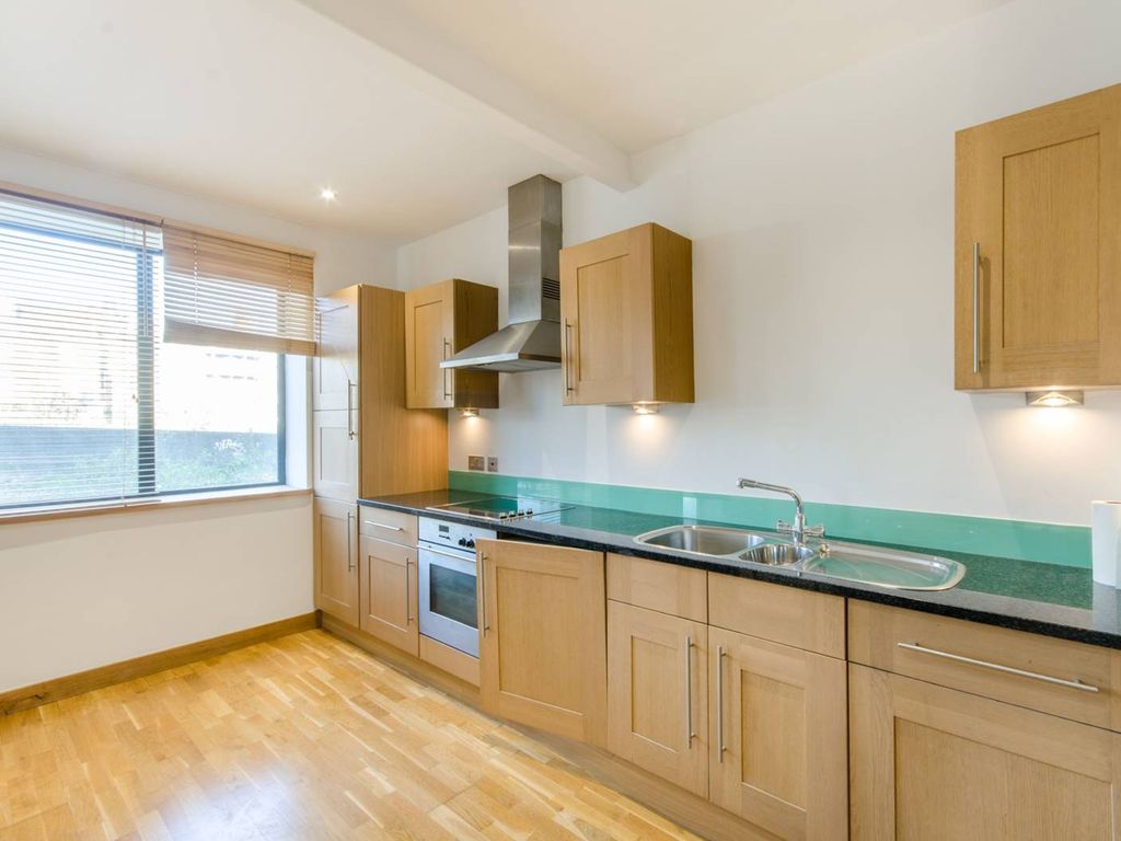 1 bed flat for sale in Bannister Road, Kensal Rise, London W10, £425,000