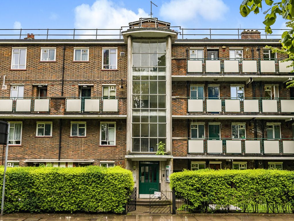 3 bed flat for sale in St. John's Way, London N19, £500,000