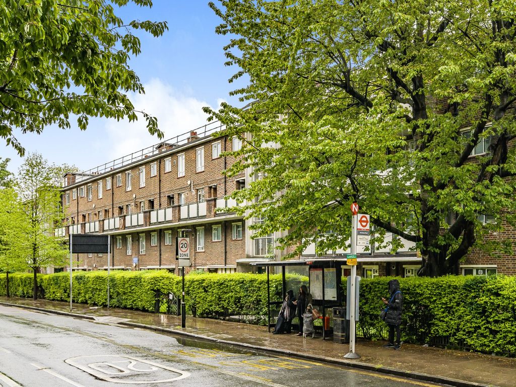 3 bed flat for sale in St. John's Way, London N19, £500,000