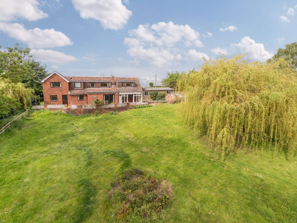 4 bed detached house for sale in Ryden Lane, Charlton, Pershore WR10, £750,000