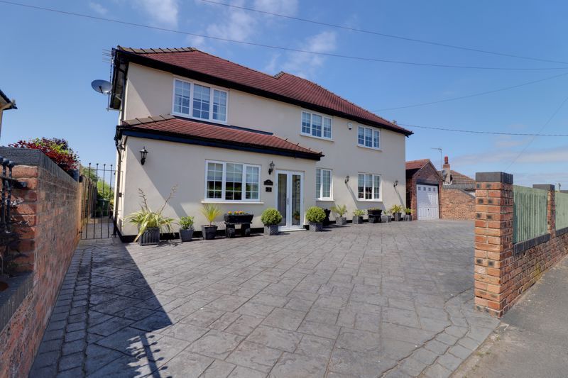 4 bed detached house for sale in Castle View, Derrington, Stafford ST18, £525,000