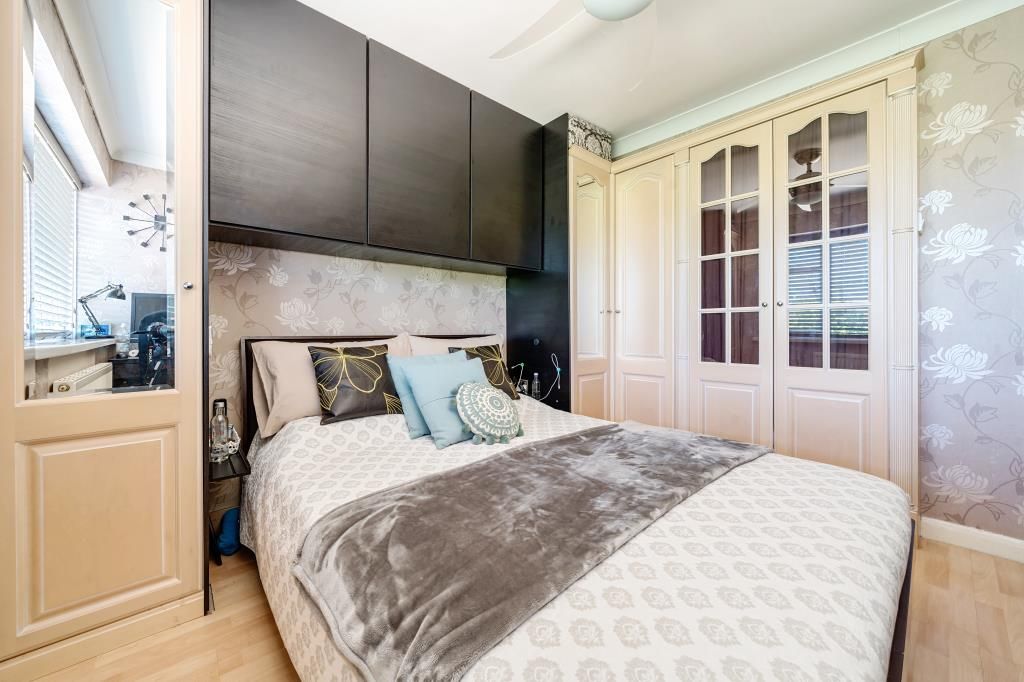 3 bed maisonette for sale in Slough, Berkshire SL1, £350,000