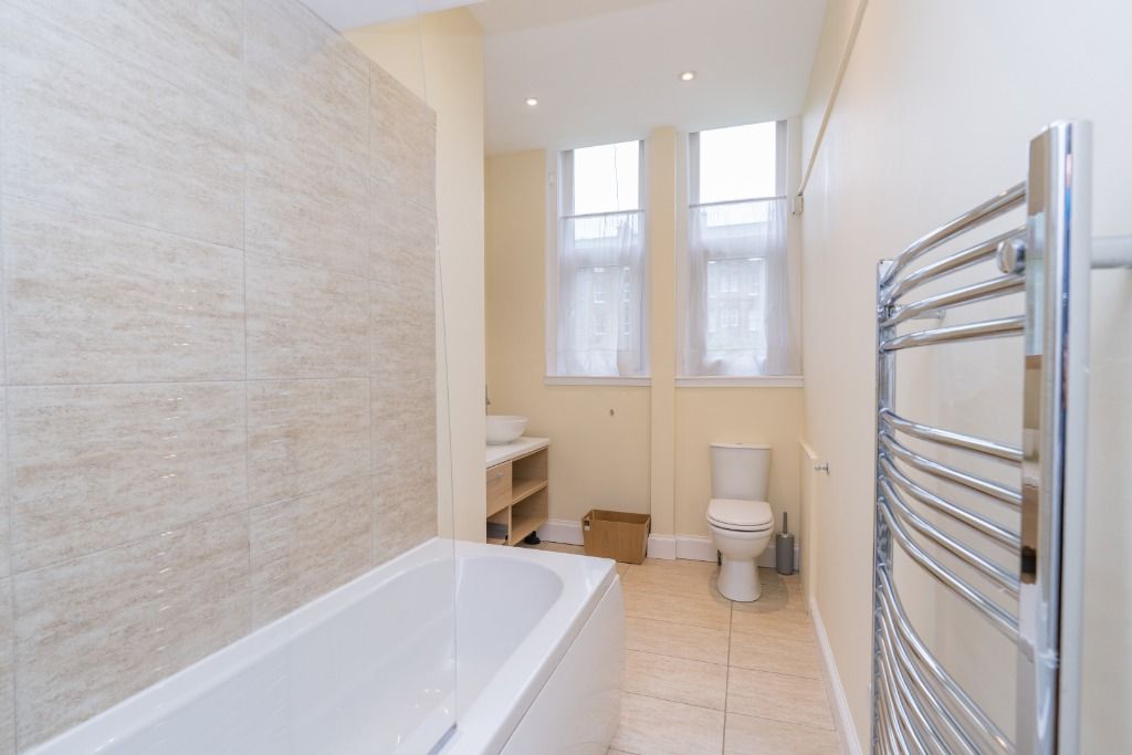 2 bed flat to rent in Viewforth, Bruntsfield, Edinburgh EH10, £1,500 pcm