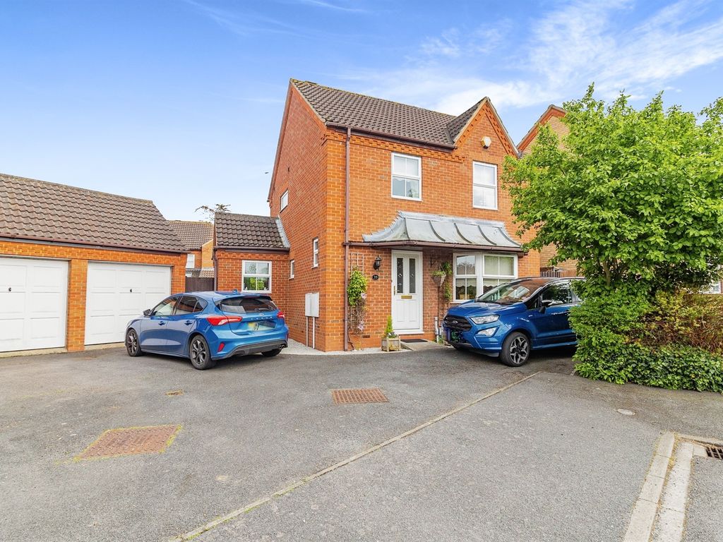 3 bed detached house for sale in Grange Road, Barton-Le-Clay, Bedford MK45, £431,000