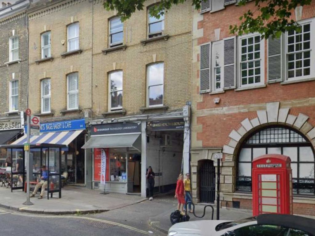 Retail premises to let in Rosslyn Mews, London NW3, £20,000 pa