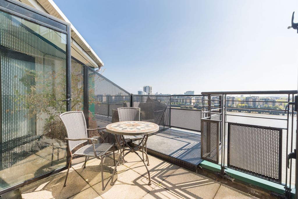 2 bed flat for sale in Burrells Wharf Square, London E14, £575,000
