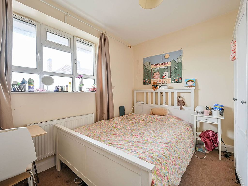 3 bed flat for sale in White City Estate, White City, London W12, £425,000