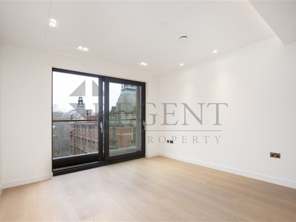 1 bed flat for sale in Lincoln Square, Portugal Street WC2A, £1,250,000