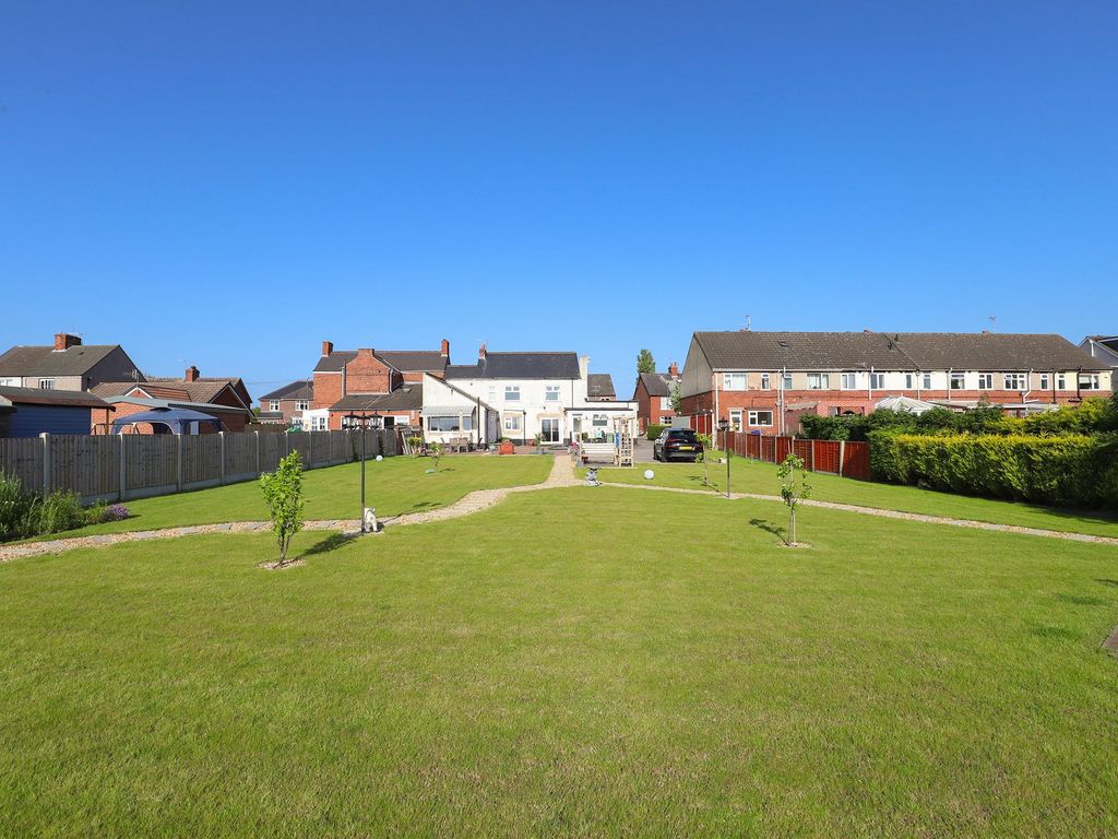 3 bed detached house for sale in Manor Road, Brimington S43, £375,000