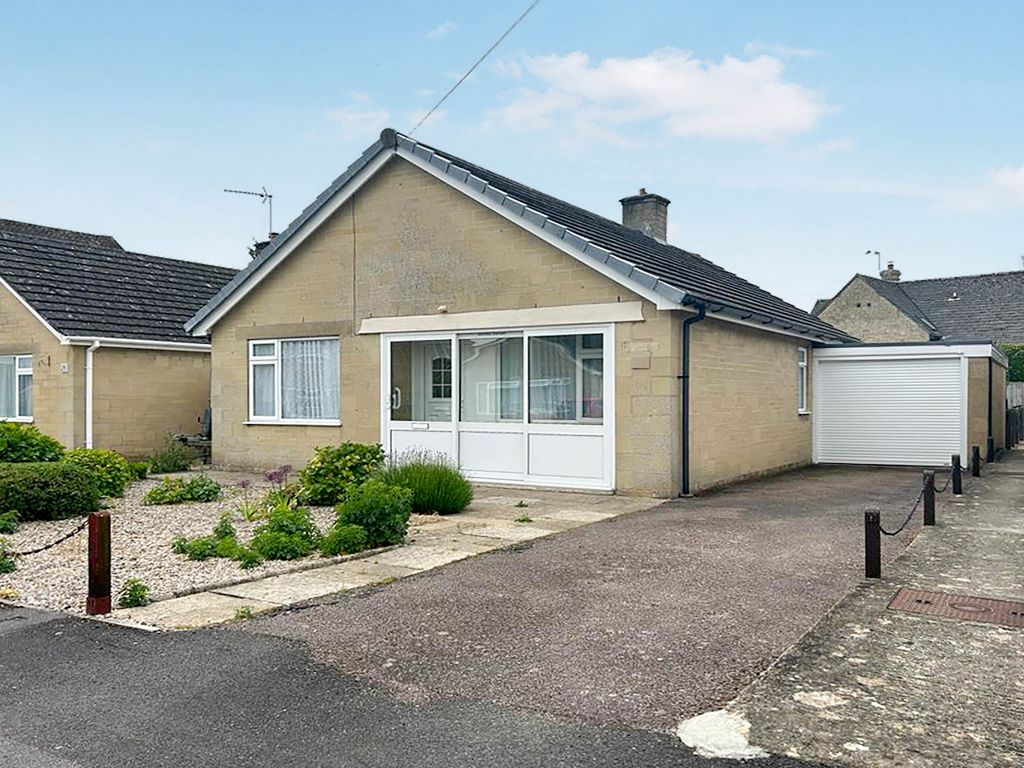 2 bed detached bungalow for sale in Busby Close, Stonesfield, Witney OX29, £340,000