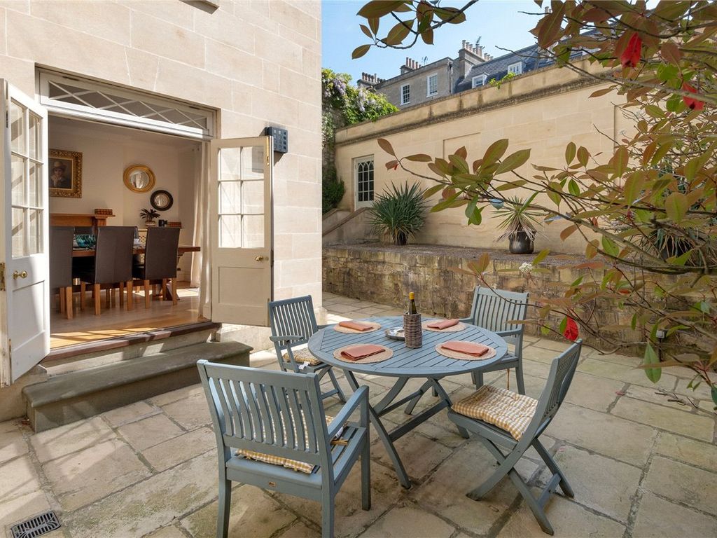 2 bed flat to rent in Royal Crescent, Bath, Somerset BA1, £3,300 pcm