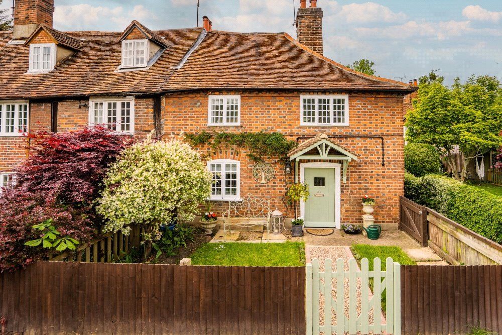 1 bed end terrace house for sale in Bisham Village, Marlow Road, Bisham, Berkshire SL7, £385,500