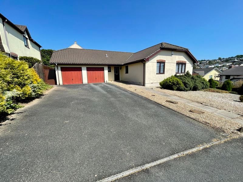 3 bed bungalow for sale in Scarletts Well Park, Bodmin PL31, £382,500