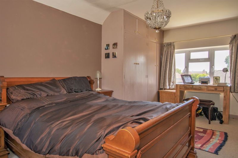 3 bed detached house for sale in Cedar Walk, Kenley CR8, £750,000