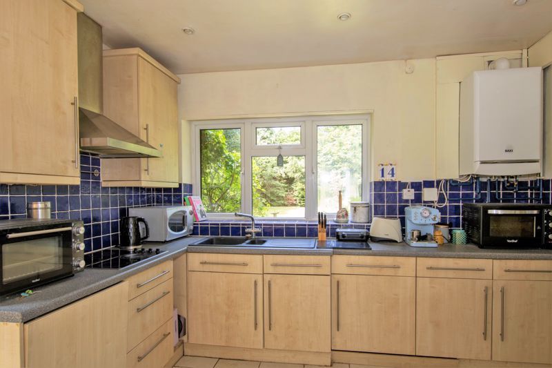 3 bed detached house for sale in Cedar Walk, Kenley CR8, £750,000