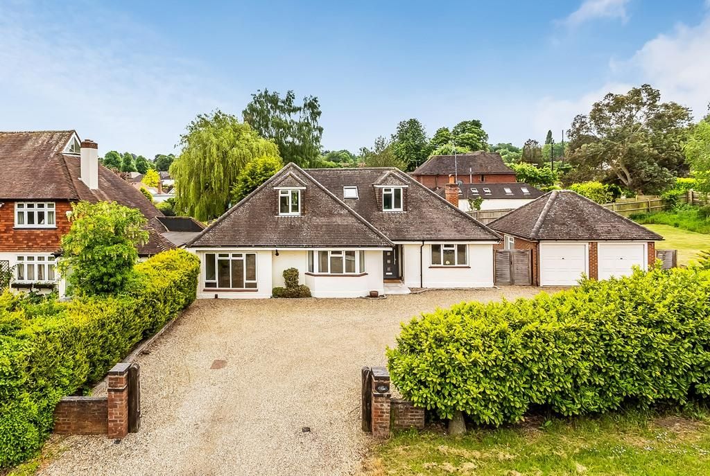 4 bed property for sale in Bell Lane, Fetcham KT22, £995,000