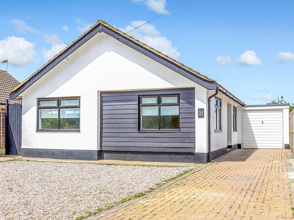 3 bed detached bungalow for sale in Wyatts Drive, Thorpe Bay SS1, £585,000