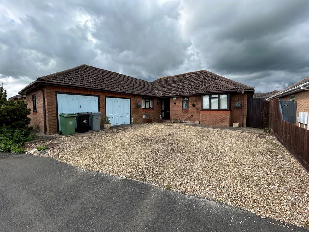 3 bed detached bungalow for sale in Wingate Way, Bourne PE10, £410,000
