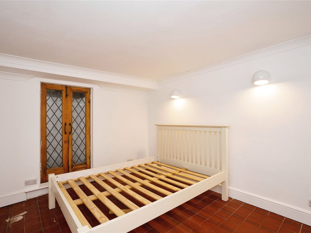 2 bed maisonette for sale in Western Street, Brighton, East Sussex BN1, £375,000