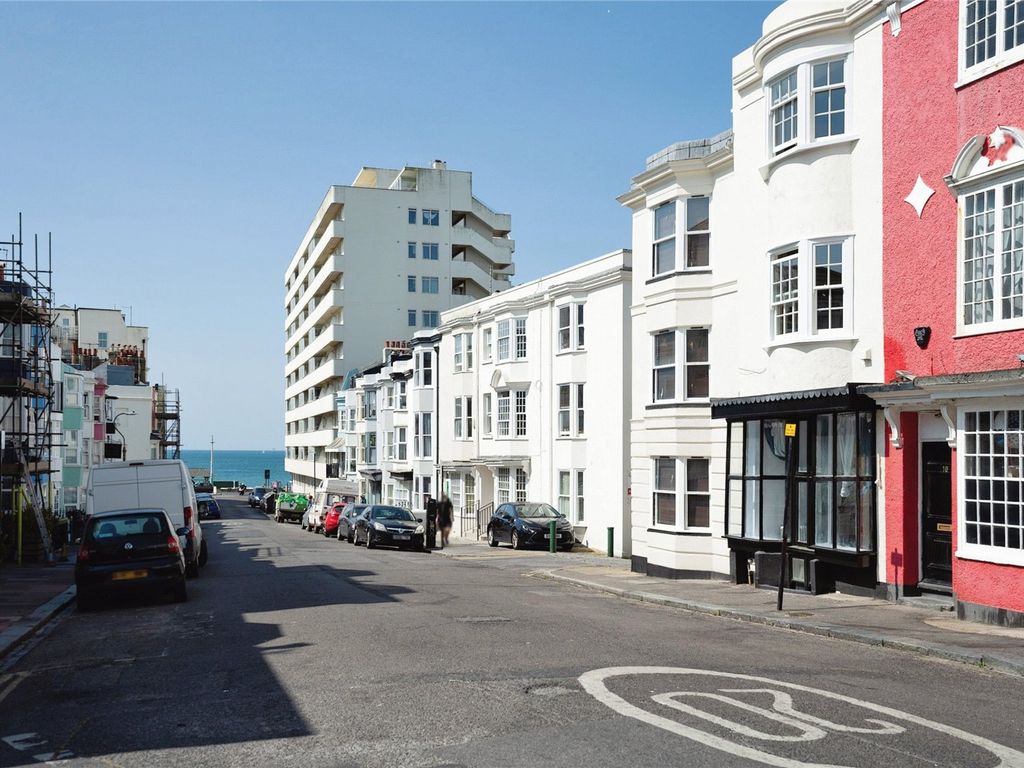 2 bed maisonette for sale in Western Street, Brighton, East Sussex BN1, £375,000
