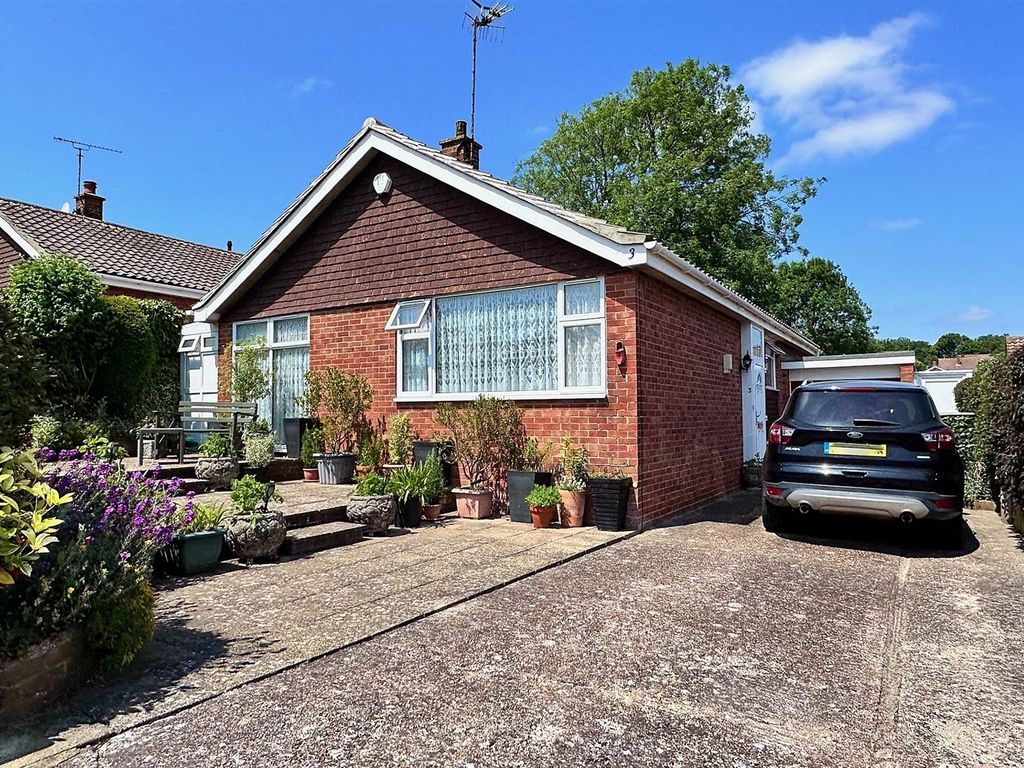 3 bed bungalow for sale in Claxton Close, Eastbourne BN21, £385,000