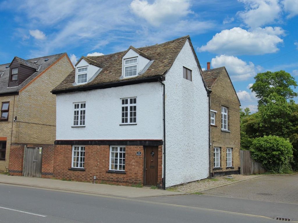 5 bed detached house for sale in Cambridge Street, St. Neots PE19, £500,000