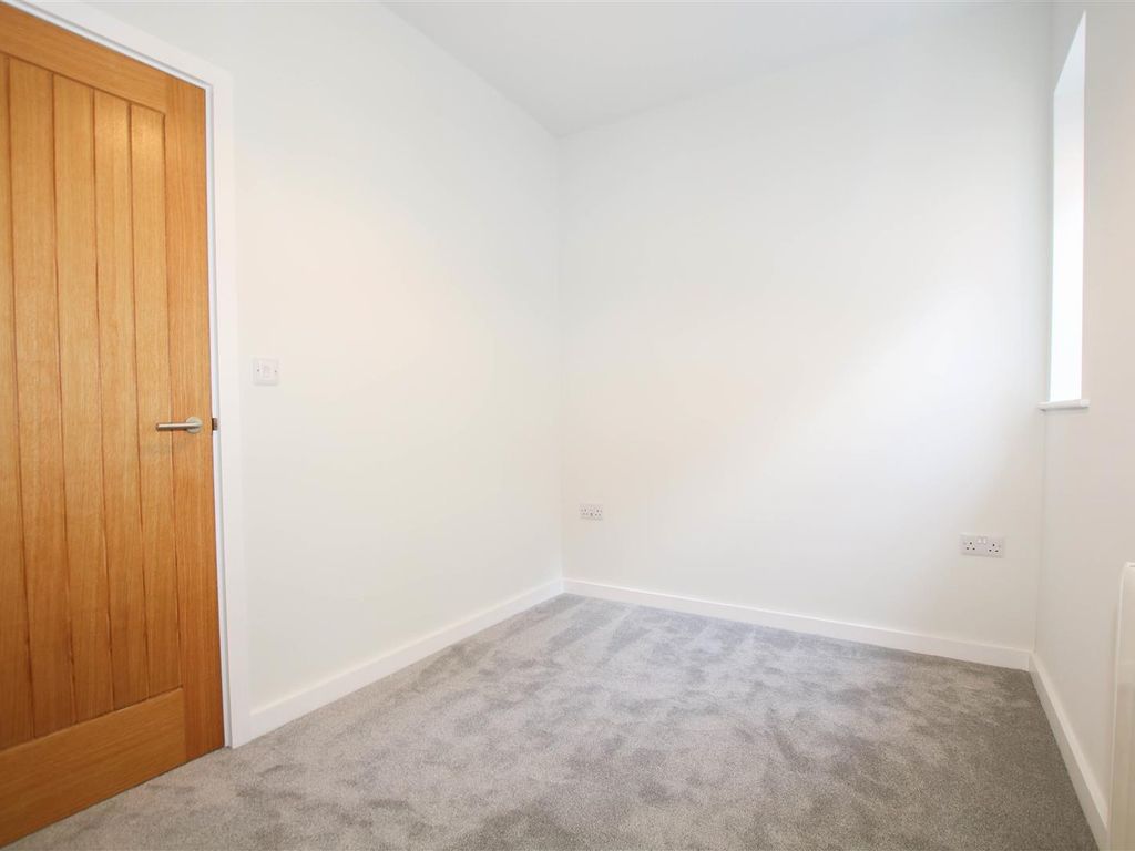 2 bed flat to rent in High Street, Saffron Walden CB10, £1,450 pcm