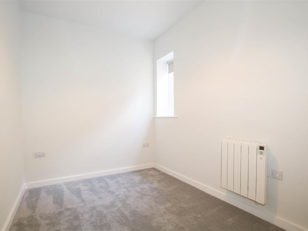 2 bed flat to rent in High Street, Saffron Walden CB10, £1,450 pcm