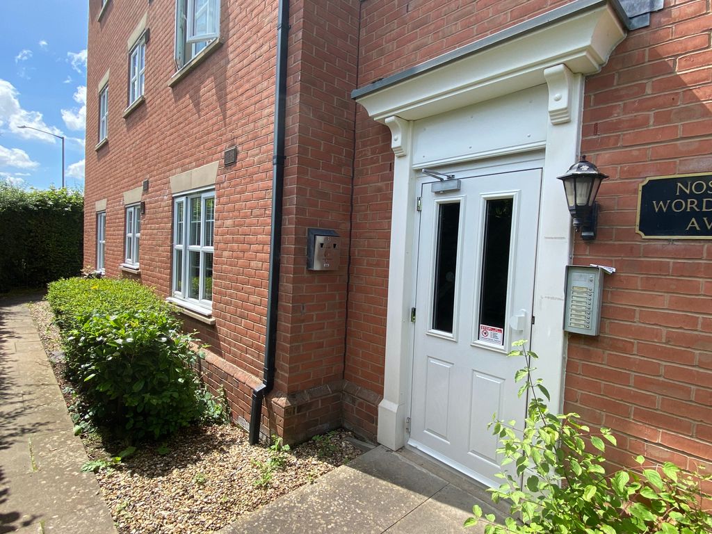 2 bed flat to rent in Wordsworth Avenue, Stratford-Upon-Avon CV37, £895 pcm