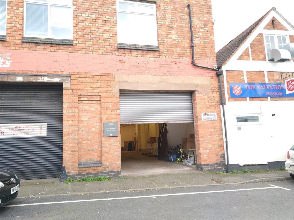 Light industrial to let in The Leys, Evesham WR11, £12,000 pa