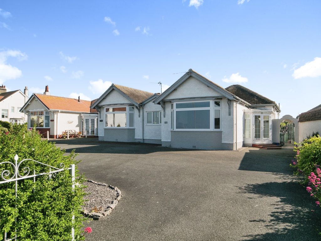 4 bed link-detached house for sale in Marine Drive, Rhos On Sea LL28, £524,950