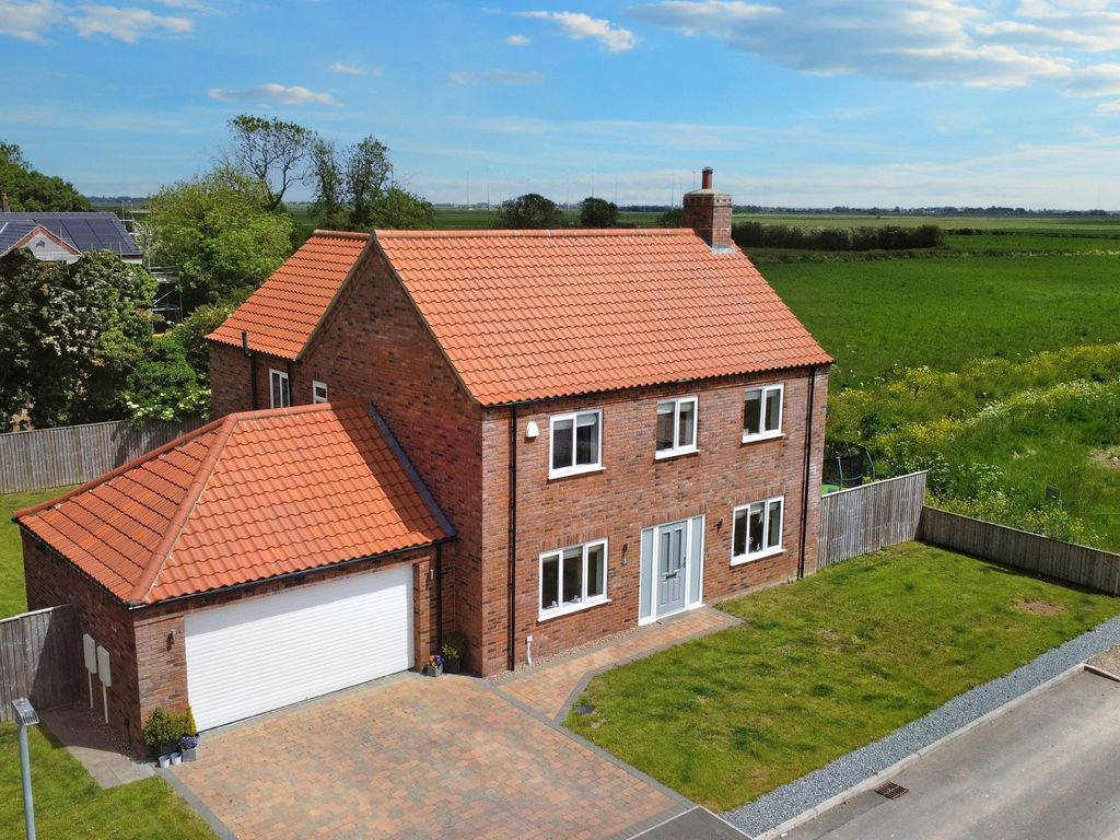 4 bed detached house for sale in Stoneleigh Farm Drive, Maltby Le Marsh, Alford LN13, £425,000