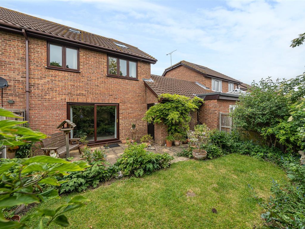 4 bed semi-detached house for sale in Fordwich Place, Sandwich CT13, £375,000