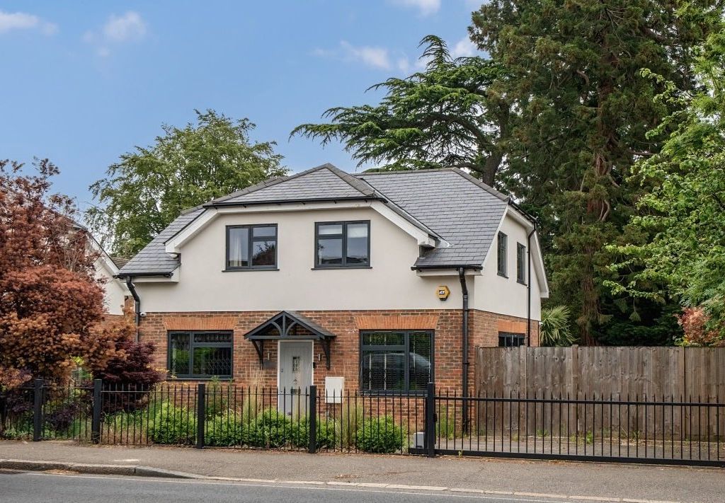 3 bed detached house for sale in Blackbrook Lane, Bickley, Kent BR1, £800,000