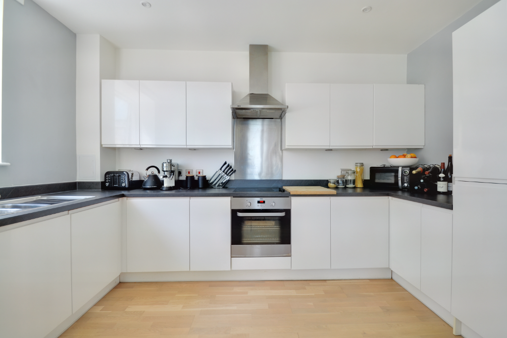 2 bed flat for sale in Cross Road, Croydon CR0, £360,000