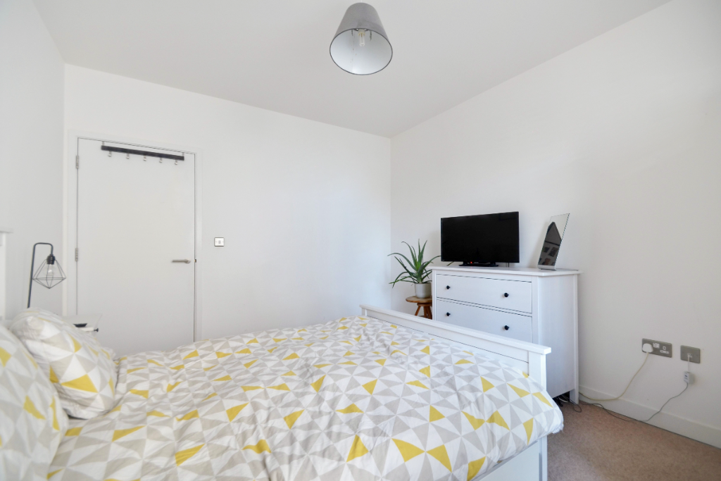 2 bed flat for sale in Cross Road, Croydon CR0, £360,000