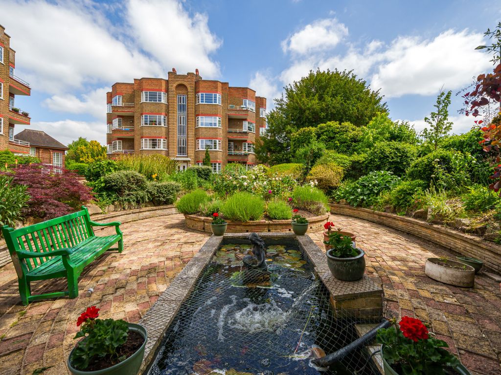 3 bed flat for sale in Park Road, Hampton Wick KT1, £499,950