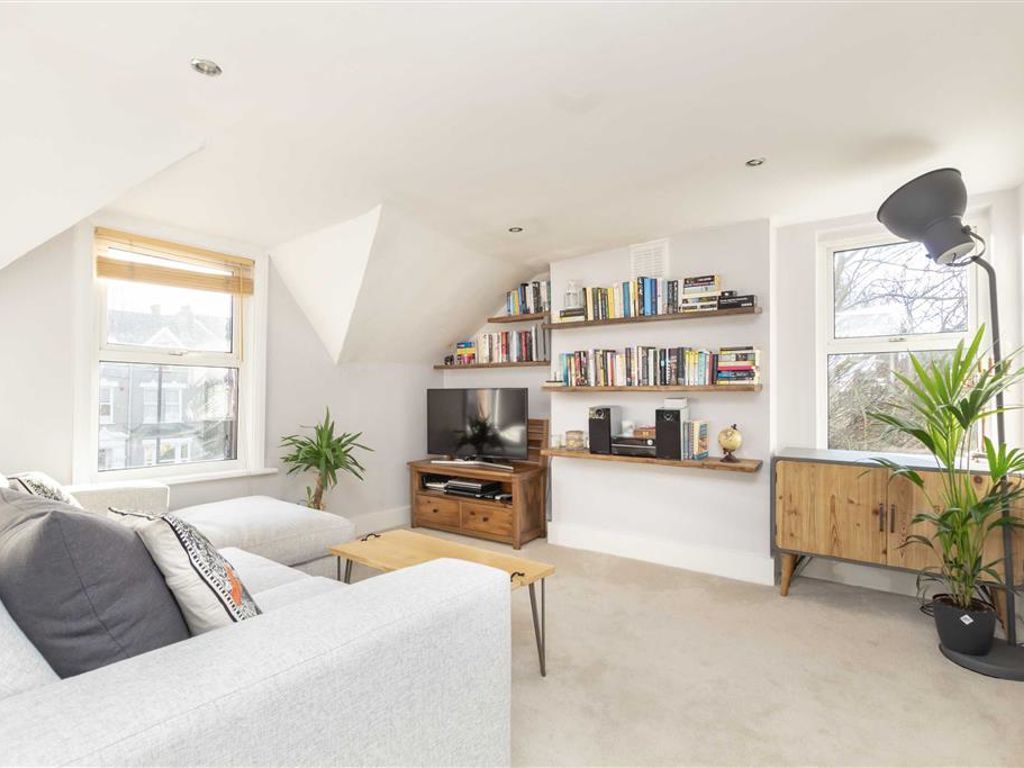 2 bed flat for sale in Norwood Road, London SE24, £375,000