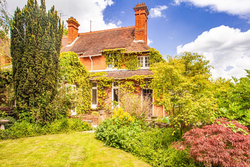 4 bed property for sale in St Donats, Pangbourne On Thames RG8, £895,000