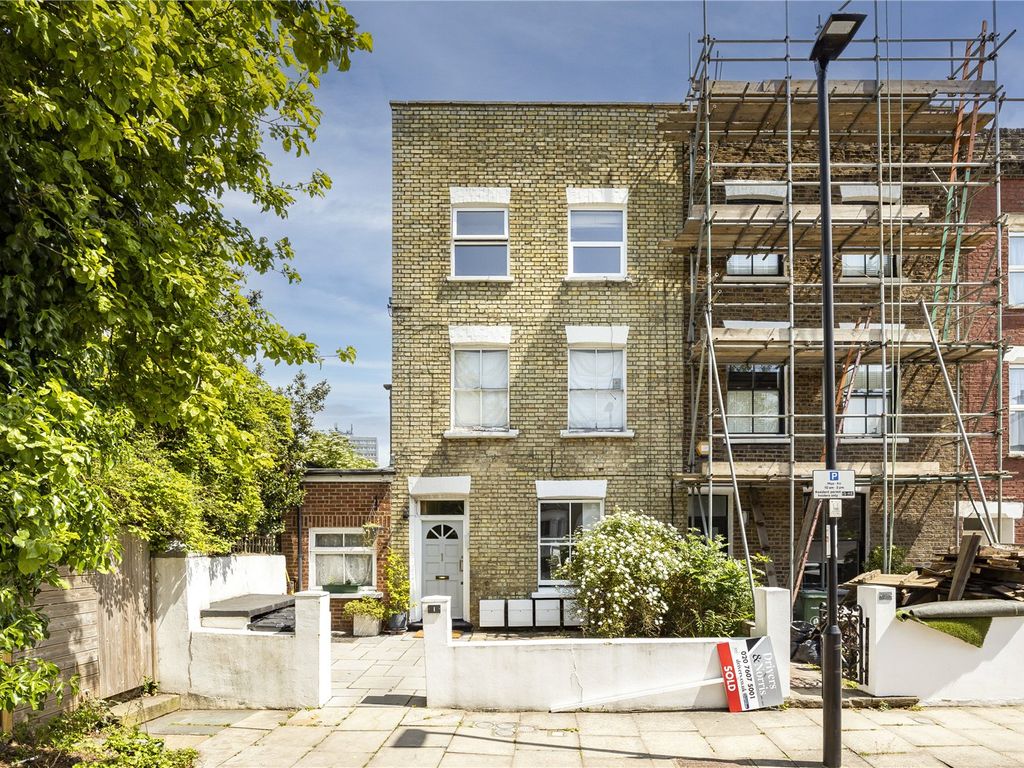 2 bed flat for sale in Ormond Road, Archway, London N19, £650,000