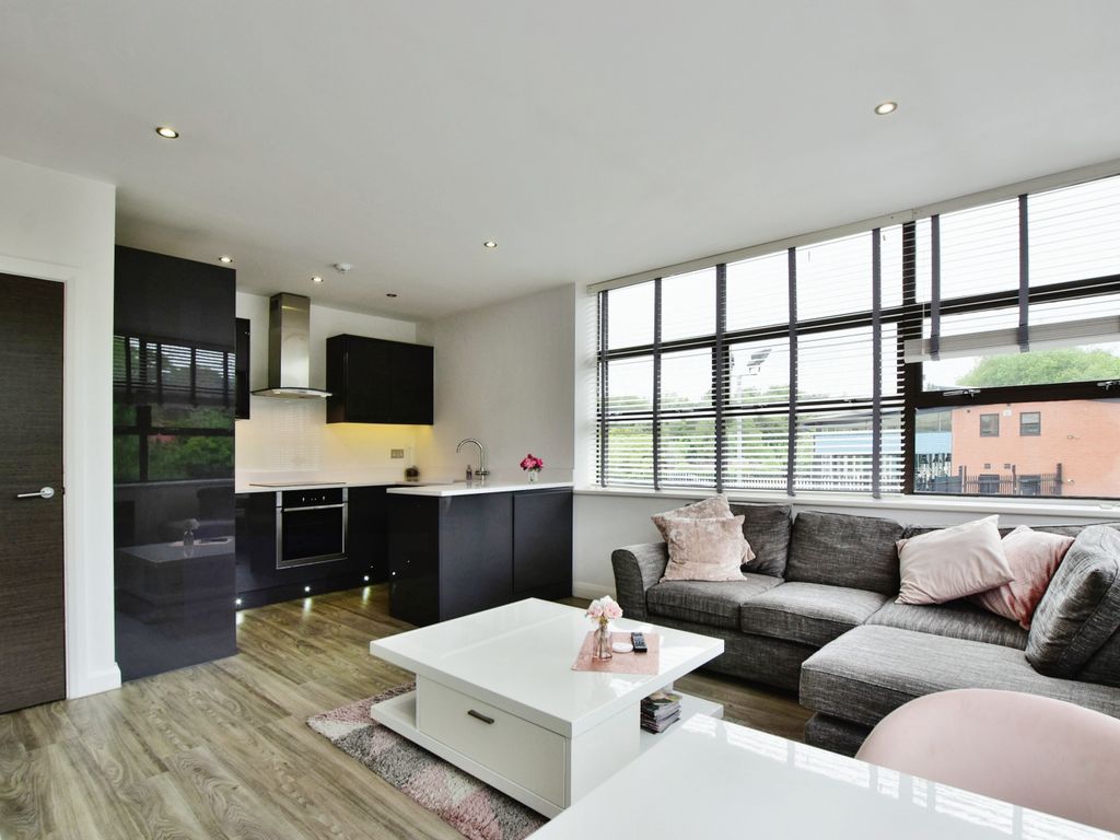 2 bed flat for sale in Macclesfield Road, Wilmslow, Cheshire SK9, £285,000