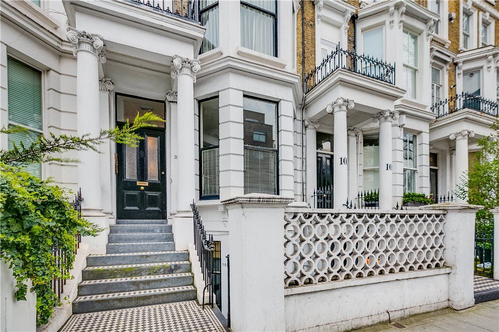 4 bed flat for sale in Earls Court Road, London W8, £1,400,000