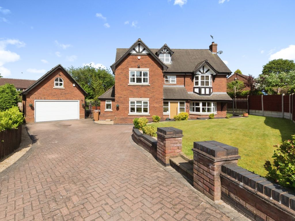 5 bed detached house for sale in Pool View, Winterley, Sandbach, Cheshire CW11, £635,000