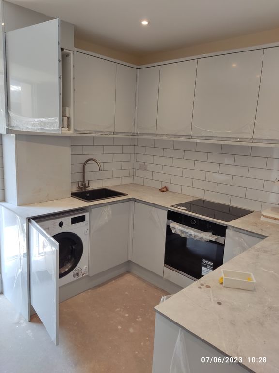 1 bed flat to rent in High Street, Bristol BS20, £950 pcm