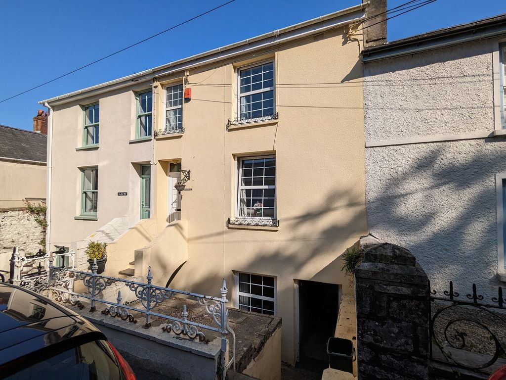 4 bed terraced house for sale in Llansteffan, Carmarthen, Carmarthenshire. SA33, £345,000