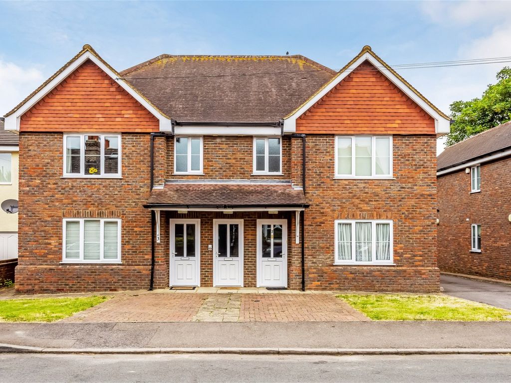 2 bed flat for sale in Mount Pleasant Road, Lingfield RH7, £285,000