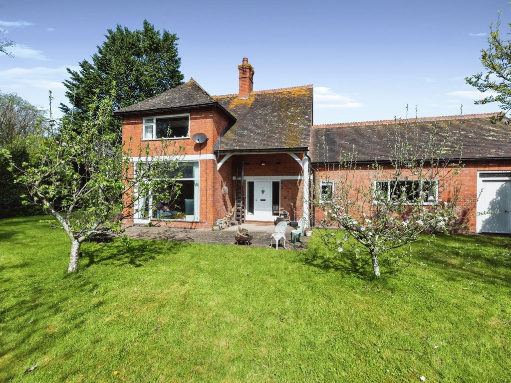 3 bed detached house for sale in Burford, Tenbury Wells WR15, £400,000
